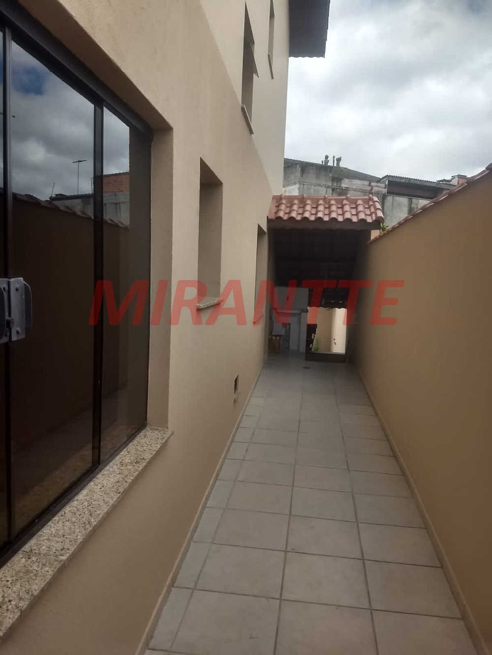 Sobrado de 306m² com 4 quartos em Vila Rosália