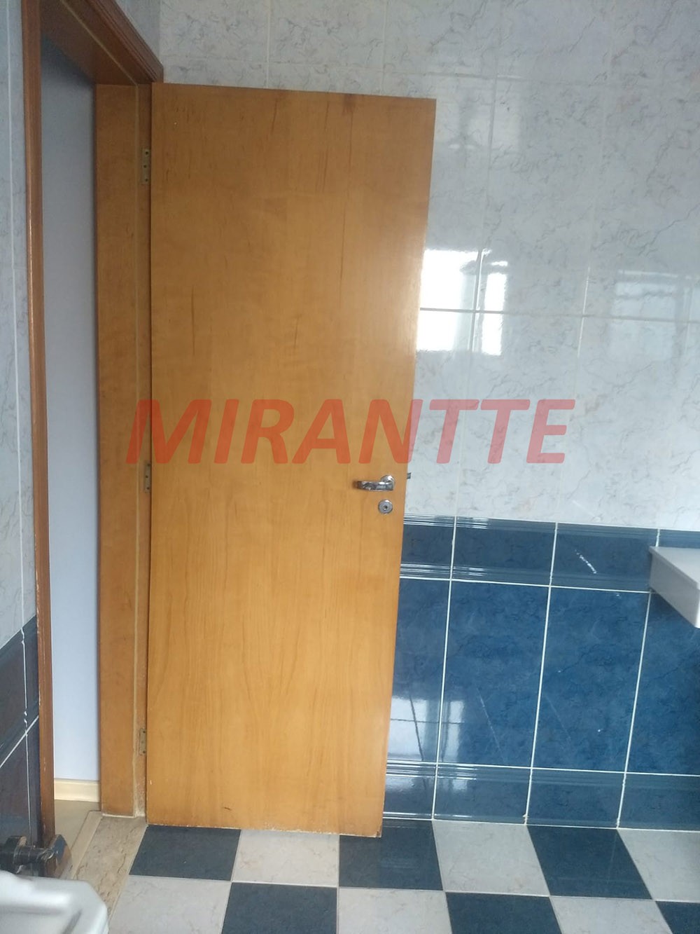 Sobrado de 306m² com 4 quartos em Vila Rosália