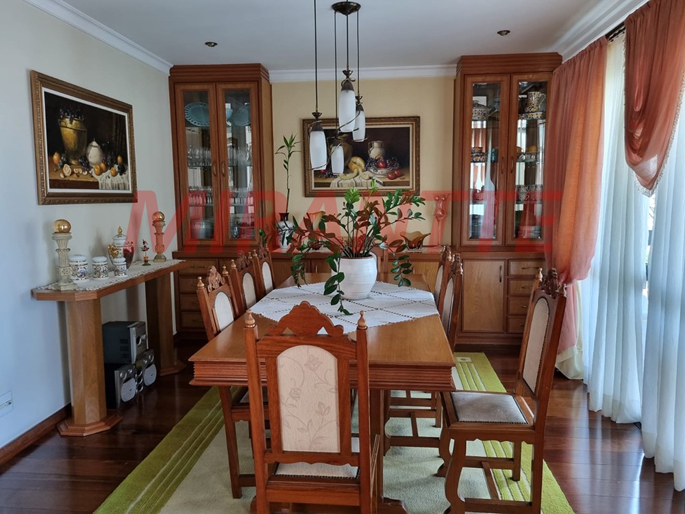 Apartamento de 220m² com 4 quartos em Santana