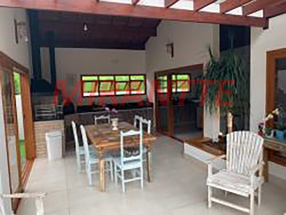 Sobrado de 240m² com 3 quartos em Portão