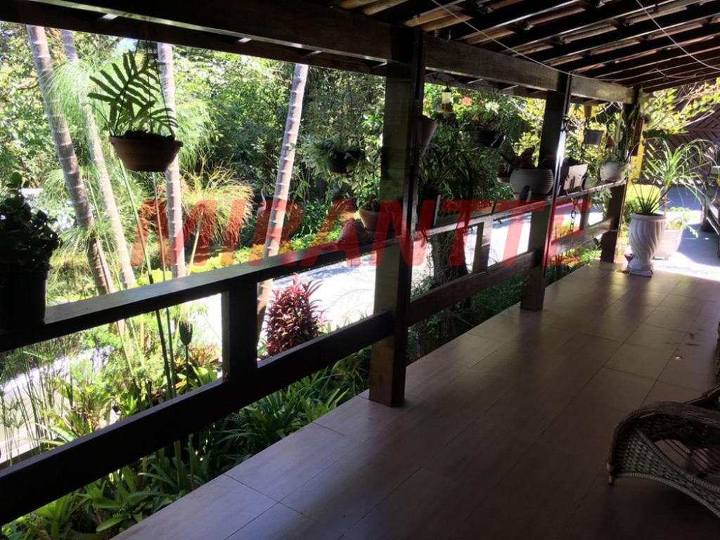 Casa terrea de 196m² com 4 quartos em Serra Da Cantareira