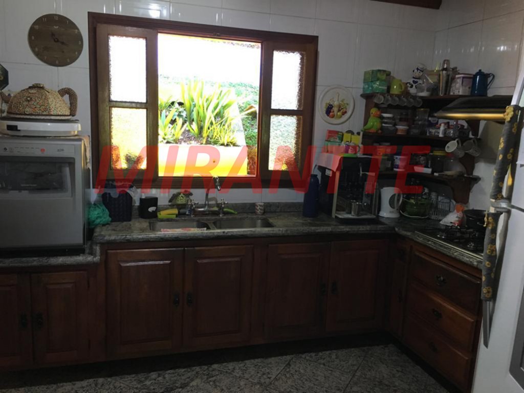 Casa terrea de 196m² com 4 quartos em Serra Da Cantareira