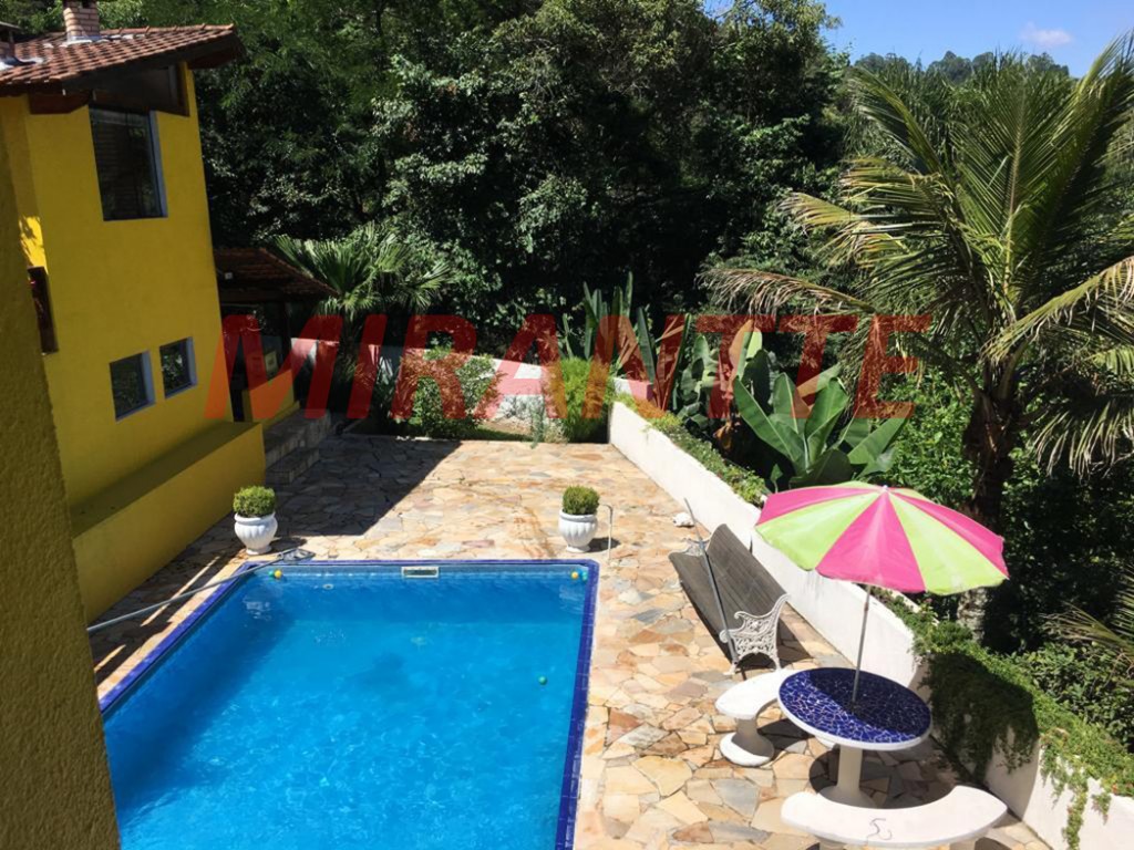 Casa terrea de 196m² com 4 quartos em Serra Da Cantareira