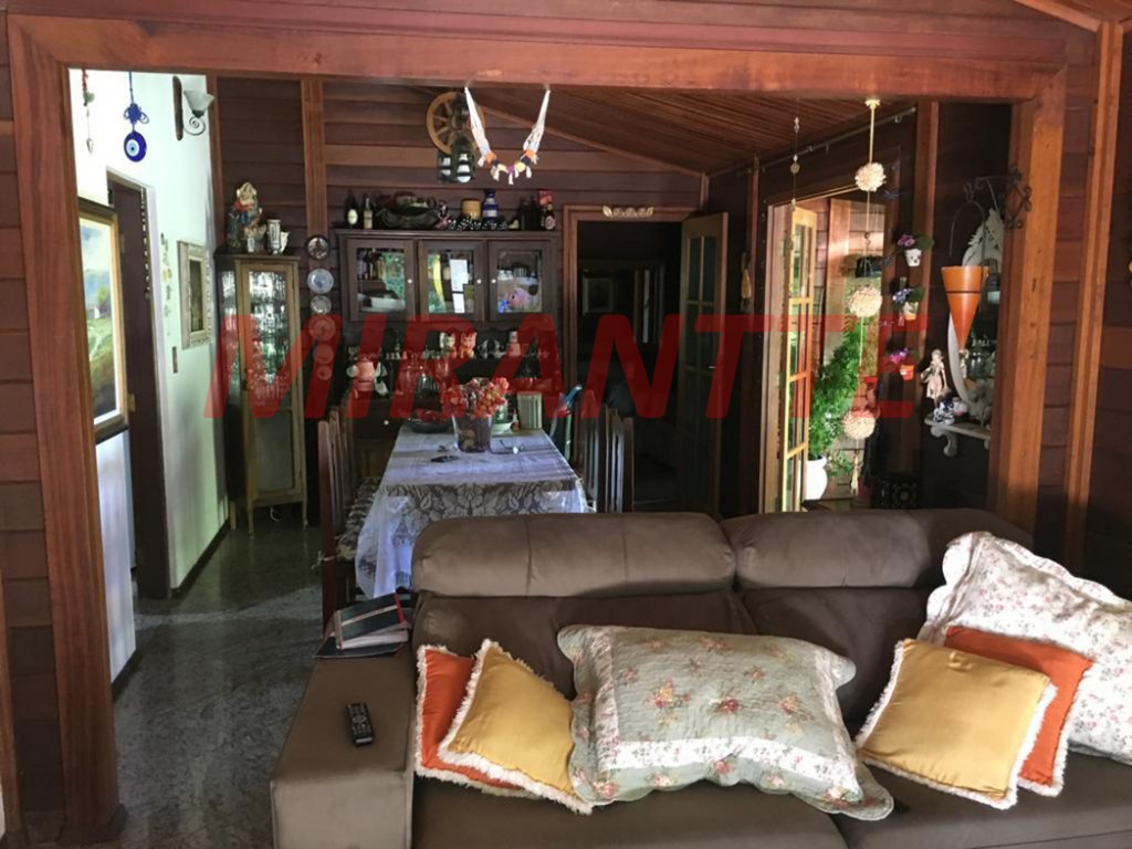 Casa terrea de 196m² com 4 quartos em Serra Da Cantareira