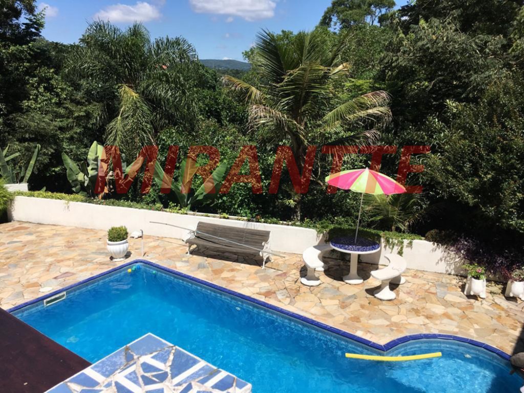 Casa terrea de 196m² com 4 quartos em Serra Da Cantareira