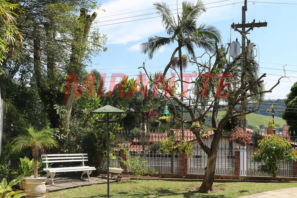 Sobrado com 4 quartos em Jardim Bibi