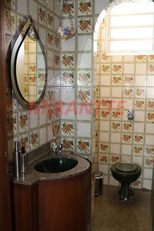 Sobrado com 4 quartos em Jardim Bibi