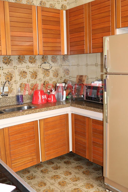 Sobrado com 4 quartos em Jardim Bibi