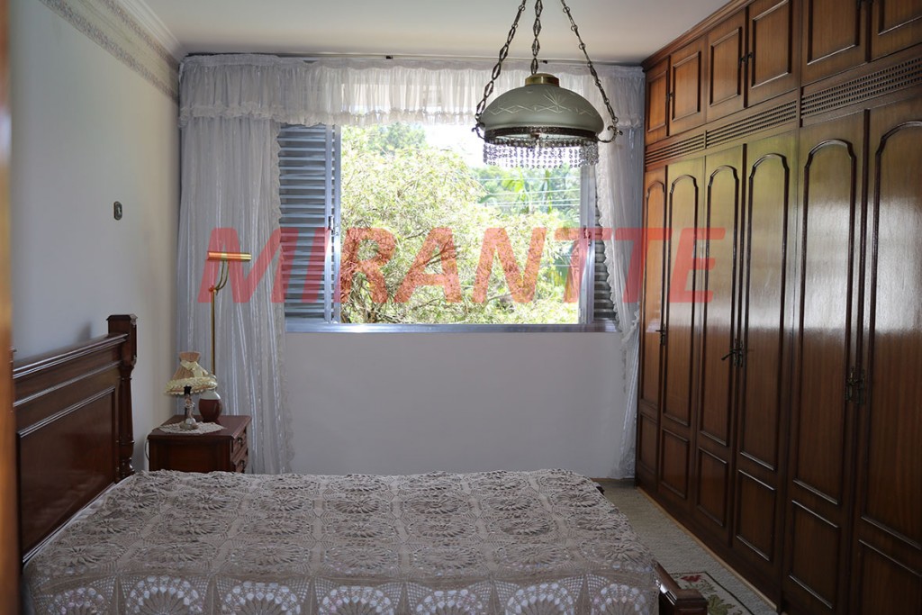 Sobrado com 4 quartos em Jardim Bibi