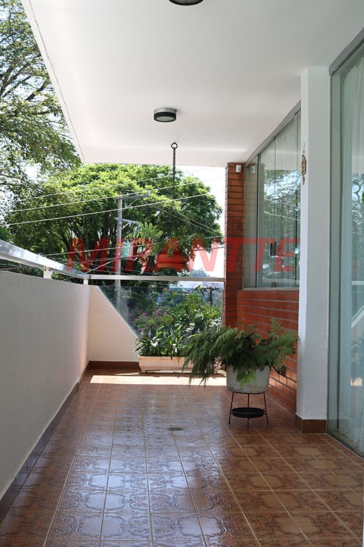 Sobrado com 4 quartos em Jardim Bibi