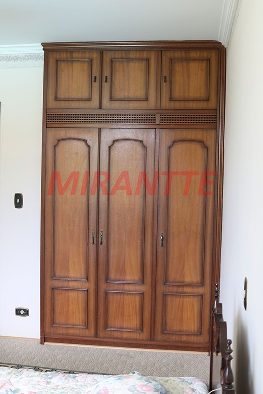 Sobrado com 4 quartos em Jardim Bibi