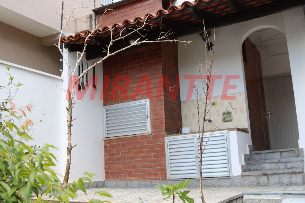 Sobrado com 4 quartos em Jardim Bibi