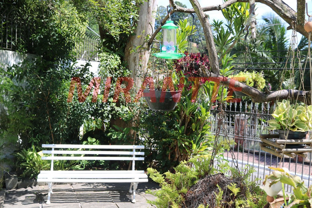 Sobrado com 4 quartos em Jardim Bibi