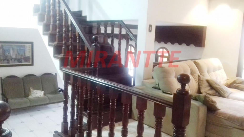 Sobrado de 250m² com 4 quartos em Jardim Três Marias