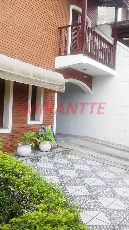 Sobrado de 250m² com 4 quartos em Jardim Três Marias