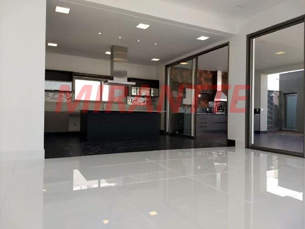 Cond. fechado de 637m² com 4 quartos em Vila Yolanda