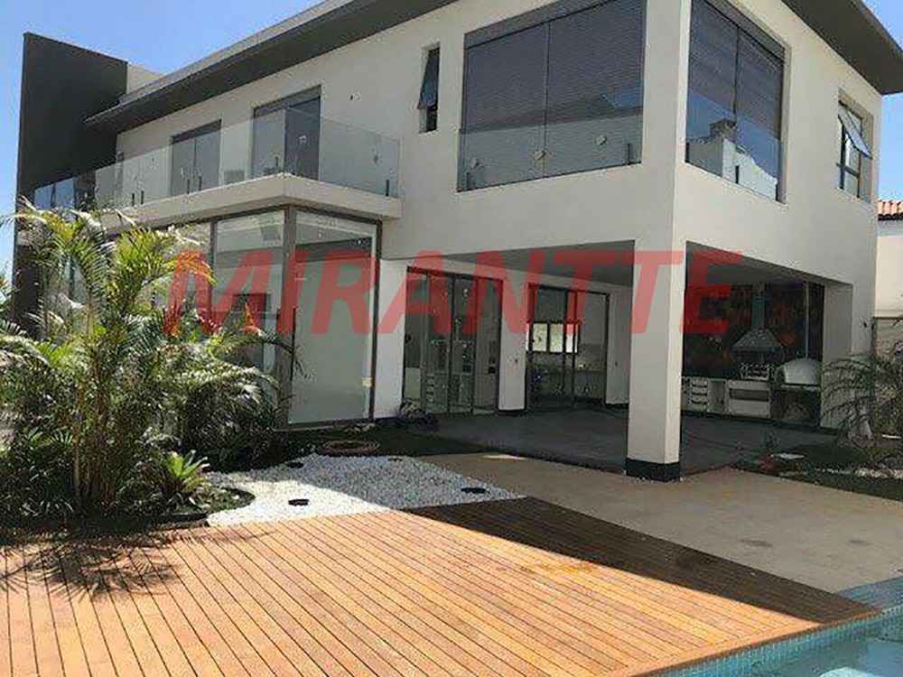 Cond. fechado de 637m² com 4 quartos em Vila Yolanda