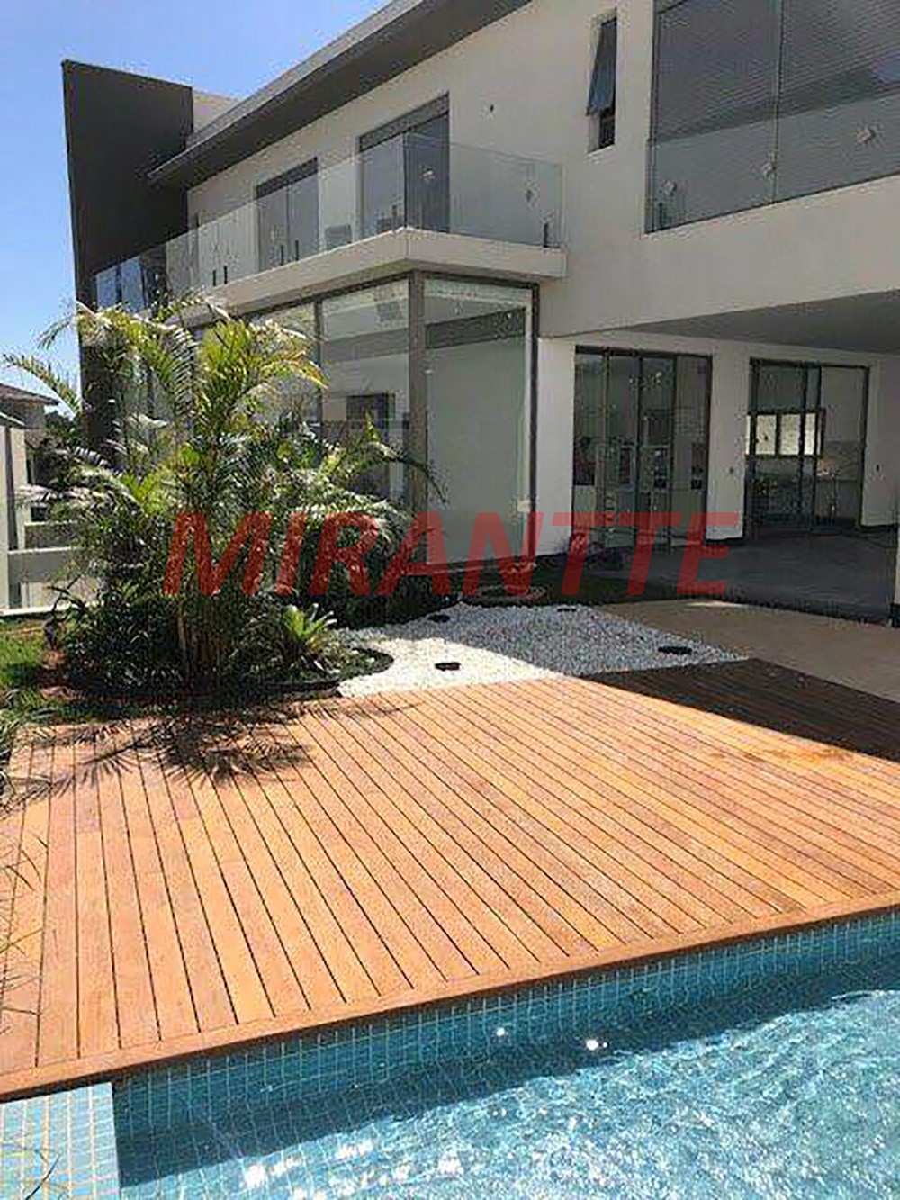 Cond. fechado de 637m² com 4 quartos em Vila Yolanda