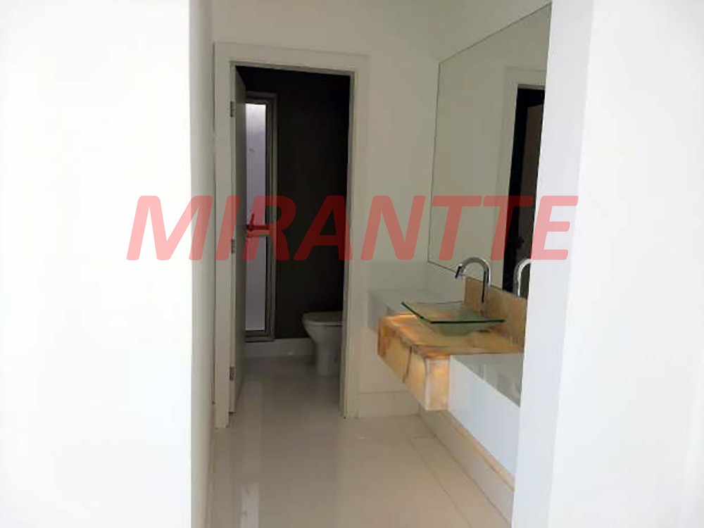 Cond. fechado de 637m² com 4 quartos em Vila Yolanda