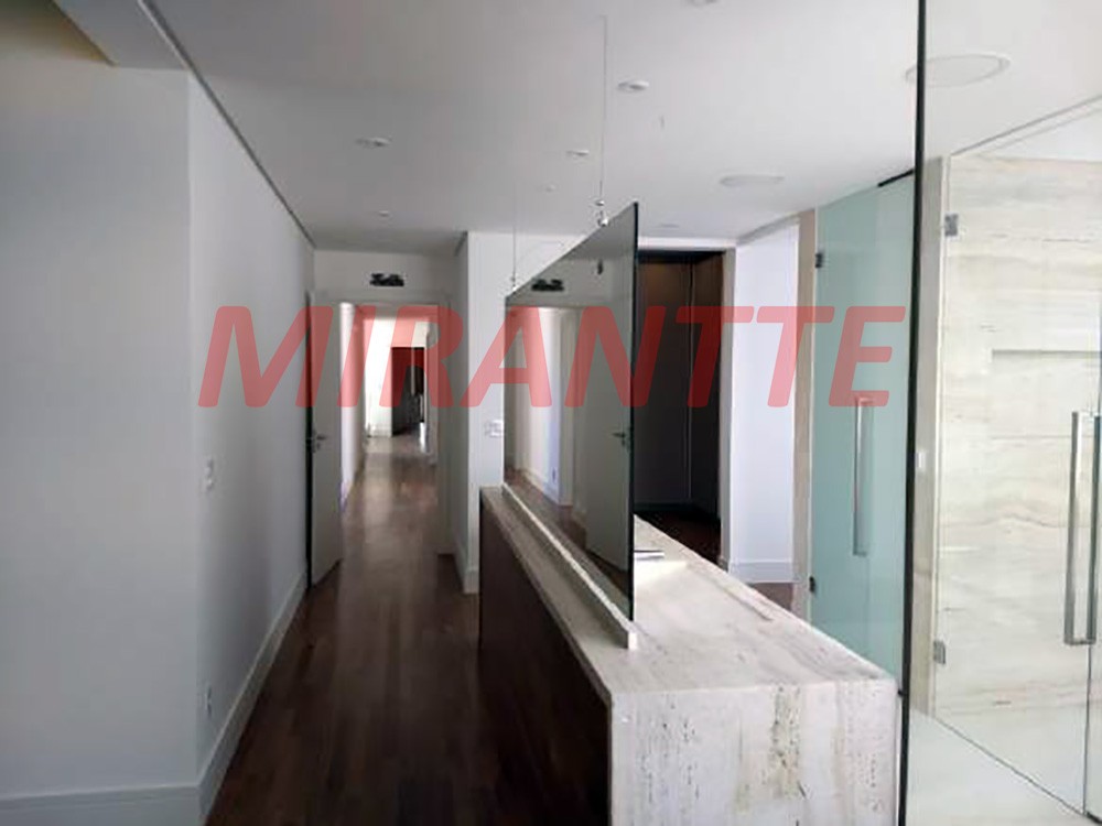 Cond. fechado de 637m² com 4 quartos em Vila Yolanda