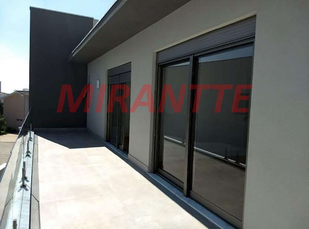 Cond. fechado de 637m² com 4 quartos em Vila Yolanda