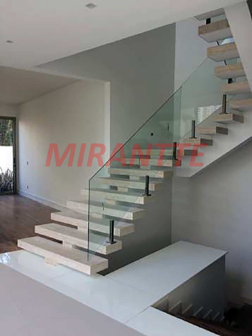 Cond. fechado de 637m² com 4 quartos em Vila Yolanda