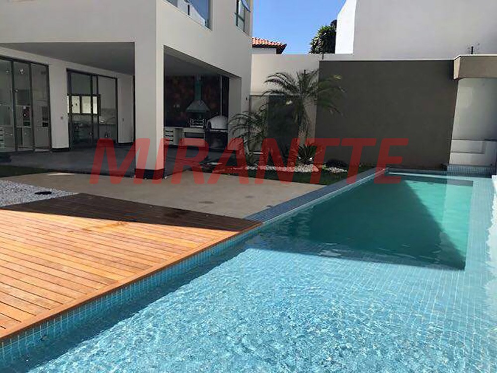 Cond. fechado de 637m² com 4 quartos em Vila Yolanda