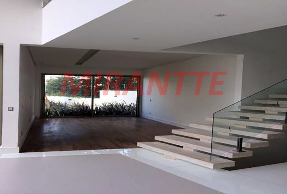 Cond. fechado de 637m² com 4 quartos em Vila Yolanda