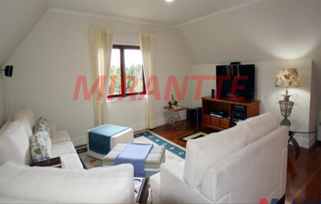 Sobrado de 560m² com 5 quartos em CAPIVARI