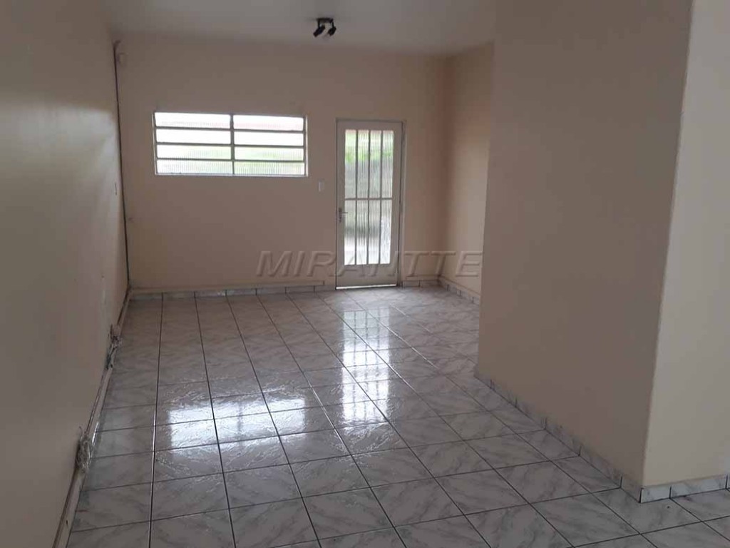 Sobrado de 222m² com 3 quartos em Água Fria