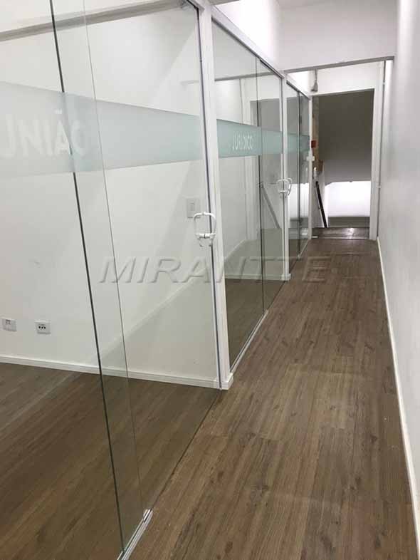 Comercial de 930m² em Ponte Pequena