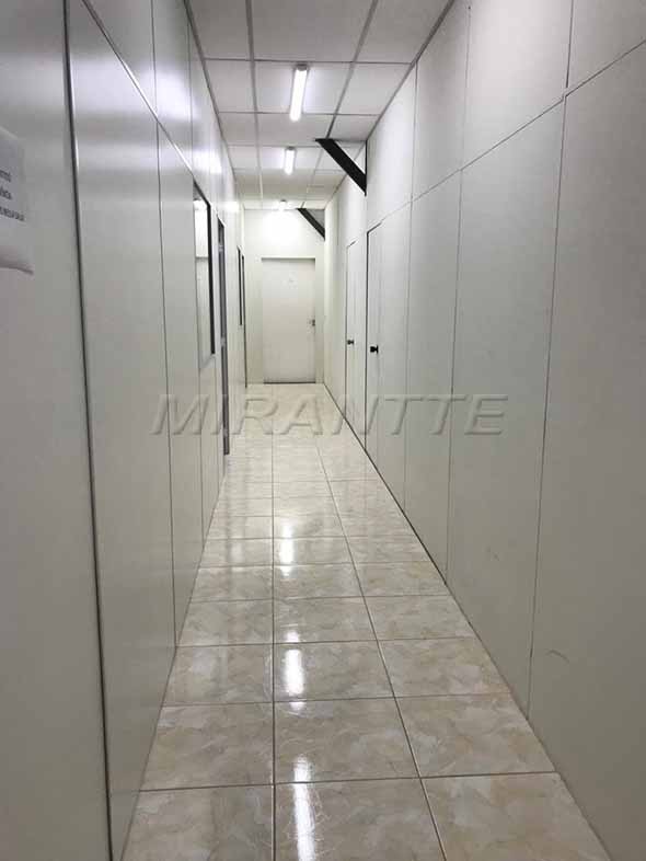 Comercial de 930m² em Ponte Pequena