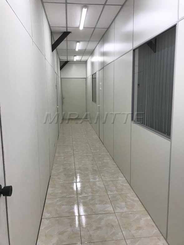 Comercial de 930m² em Ponte Pequena