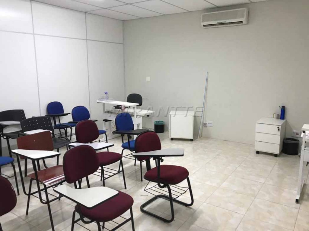 Comercial de 930m² em Ponte Pequena