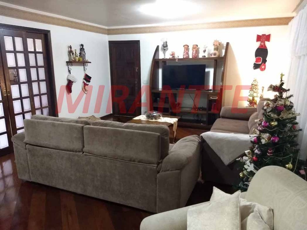 Sobrado de 319m² com 3 quartos em Água Fria