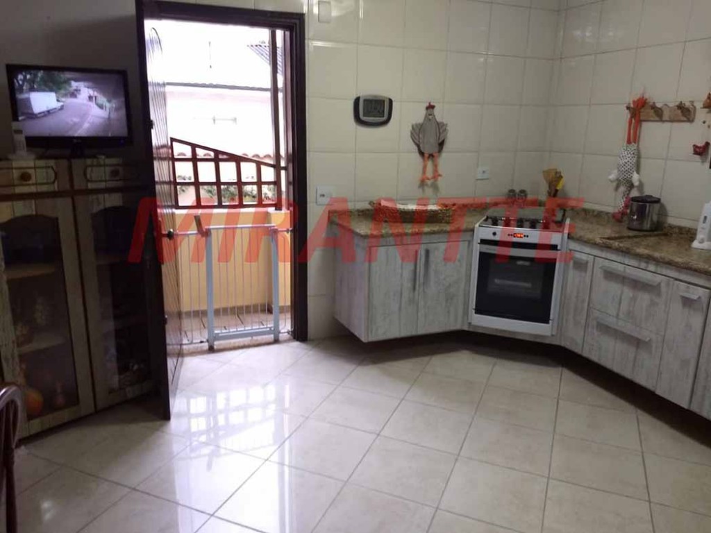 Sobrado de 319m² com 3 quartos em Água Fria