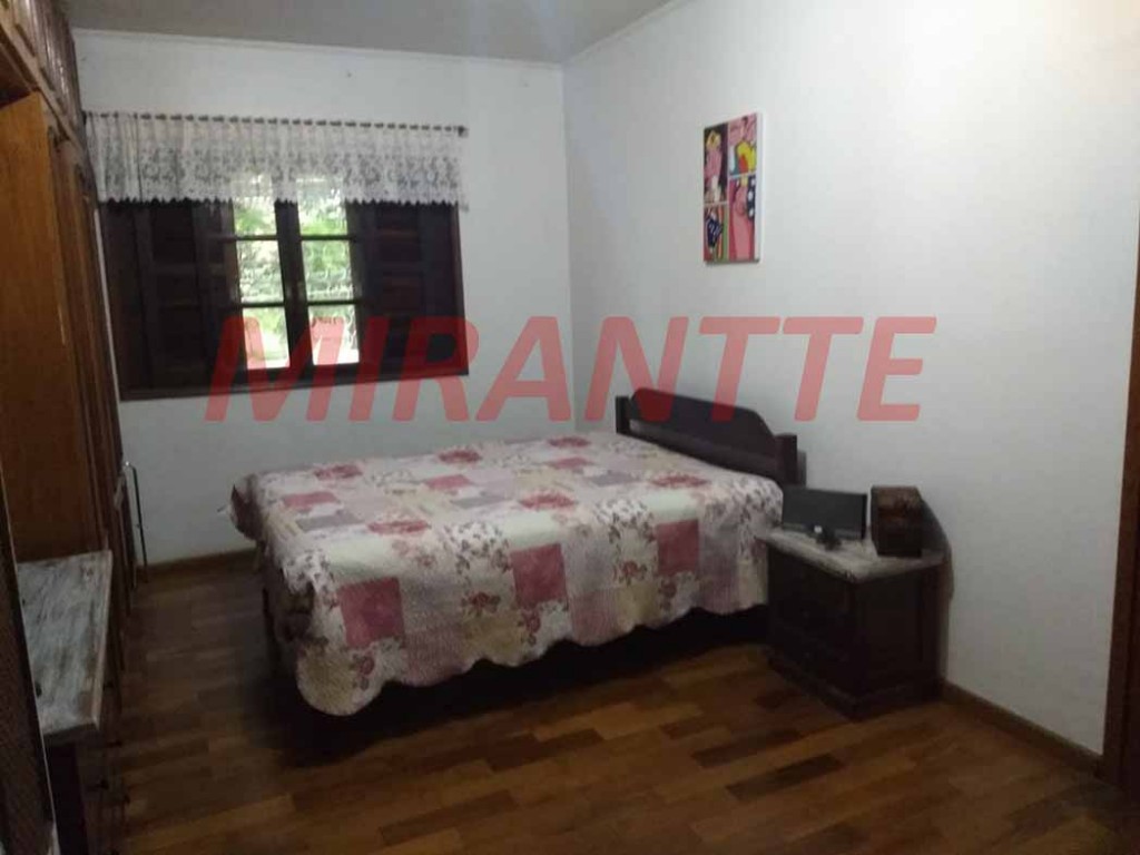 Sobrado de 319m² com 3 quartos em Água Fria