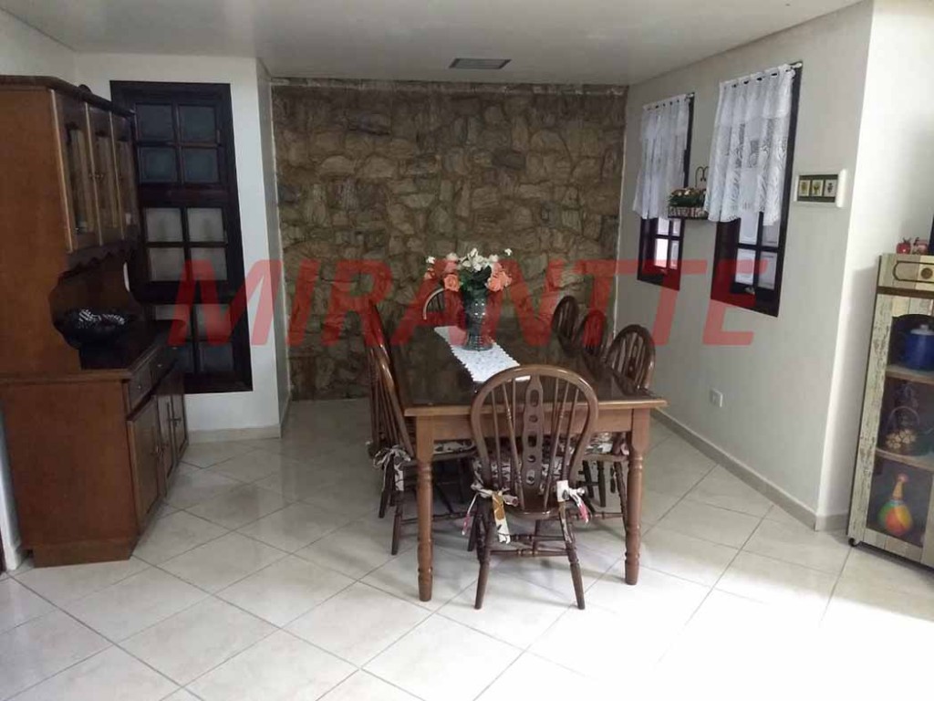 Sobrado de 319m² com 3 quartos em Água Fria