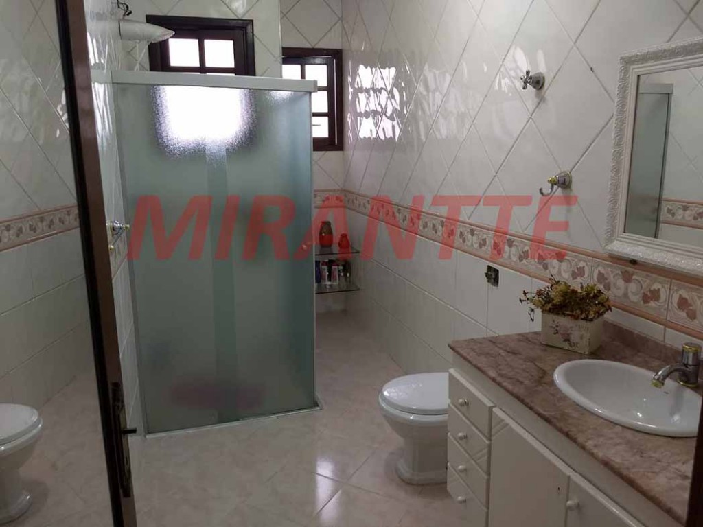 Sobrado de 319m² com 3 quartos em Água Fria