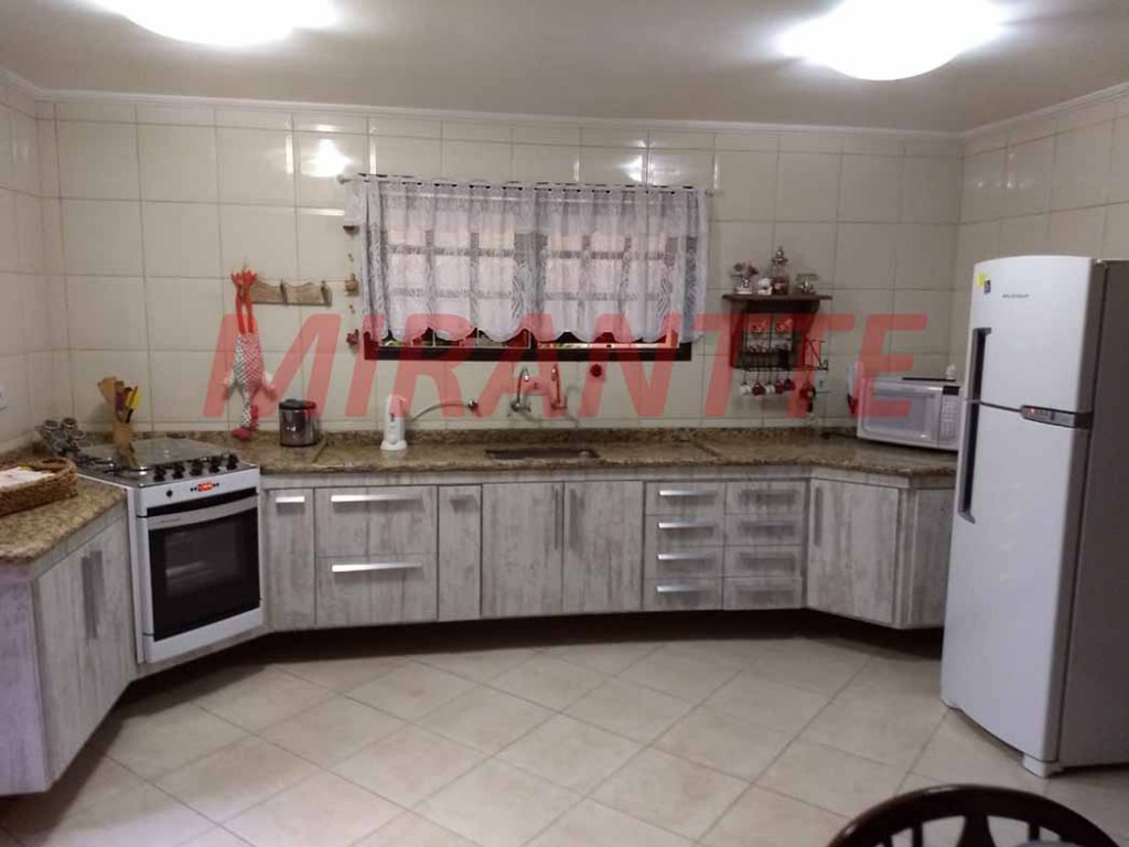 Sobrado de 319m² com 3 quartos em Água Fria