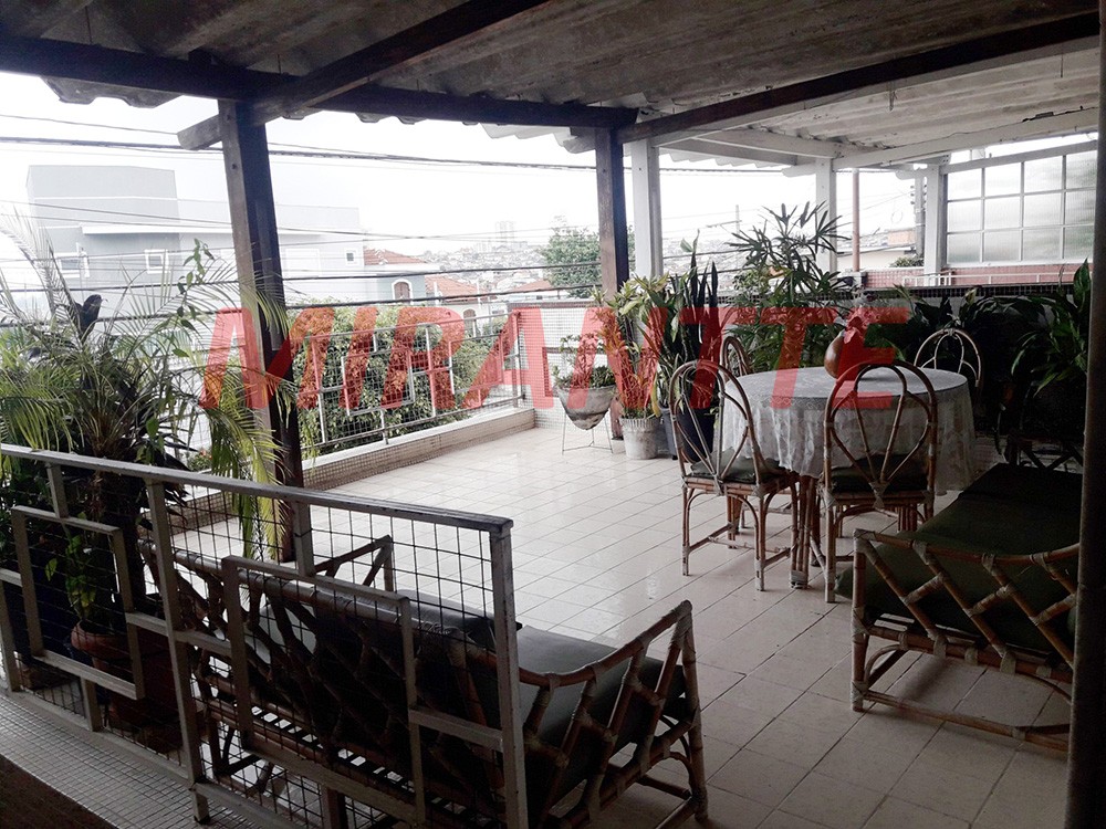 Sobrado de 176m² com 3 quartos em Vila Nivi