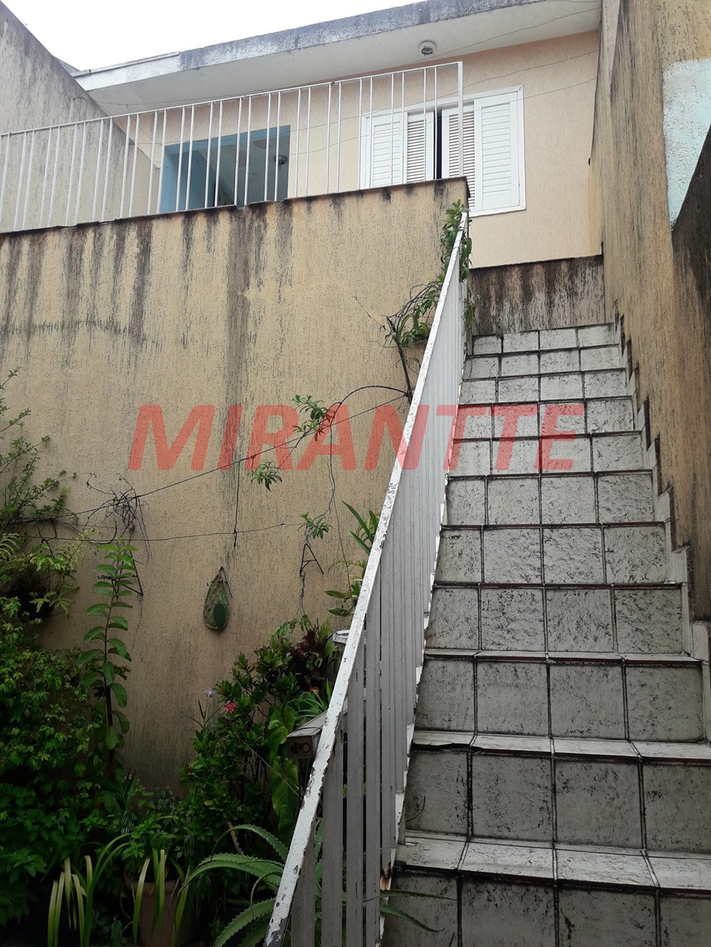 Sobrado de 176m² com 3 quartos em Vila Nivi