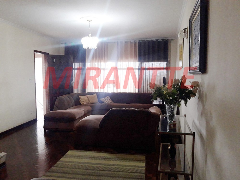 Sobrado de 176m² com 3 quartos em Vila Nivi