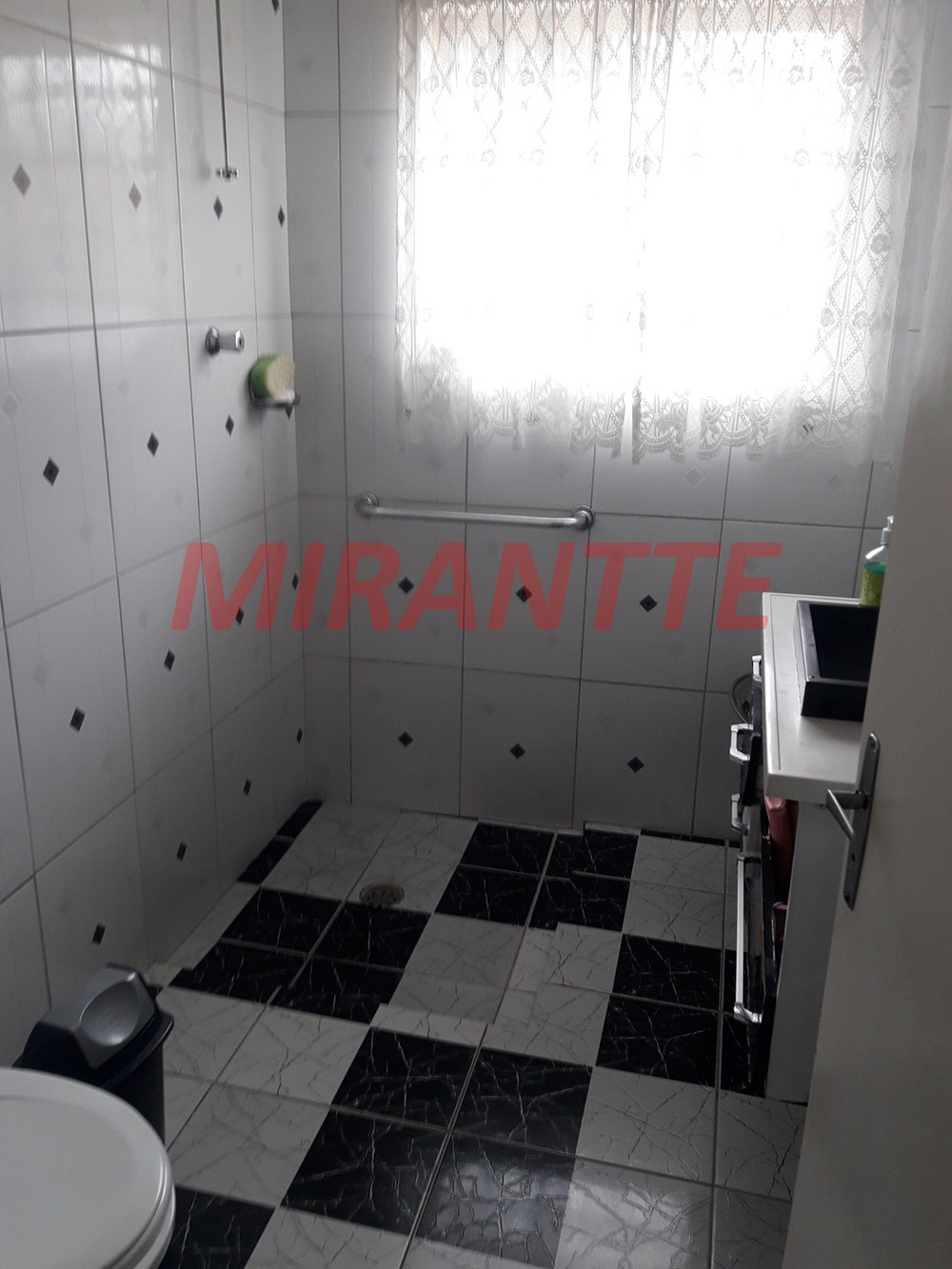 Sobrado de 176m² com 3 quartos em Vila Nivi