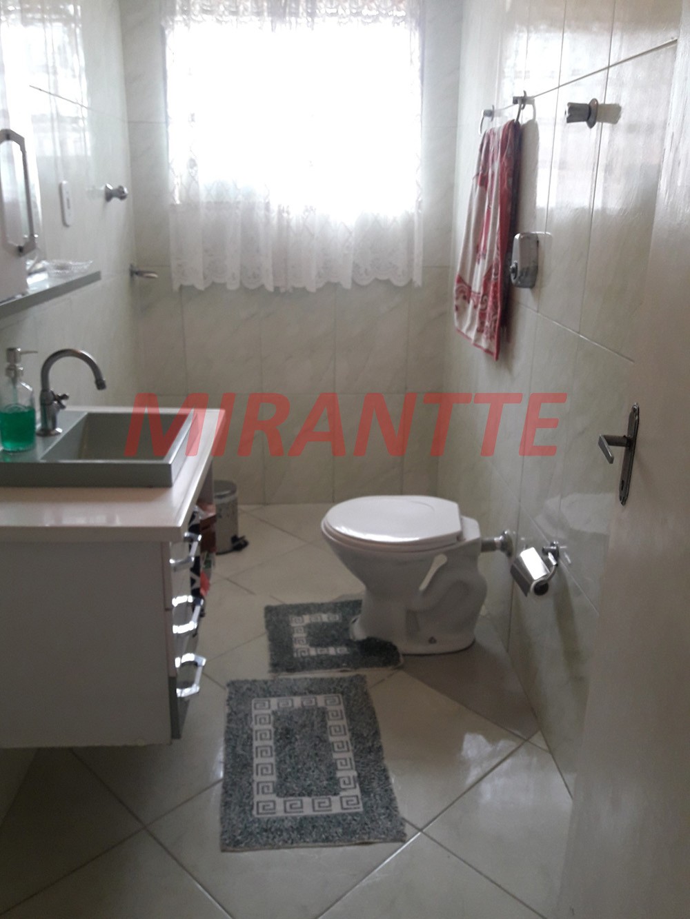 Sobrado de 176m² com 3 quartos em Vila Nivi