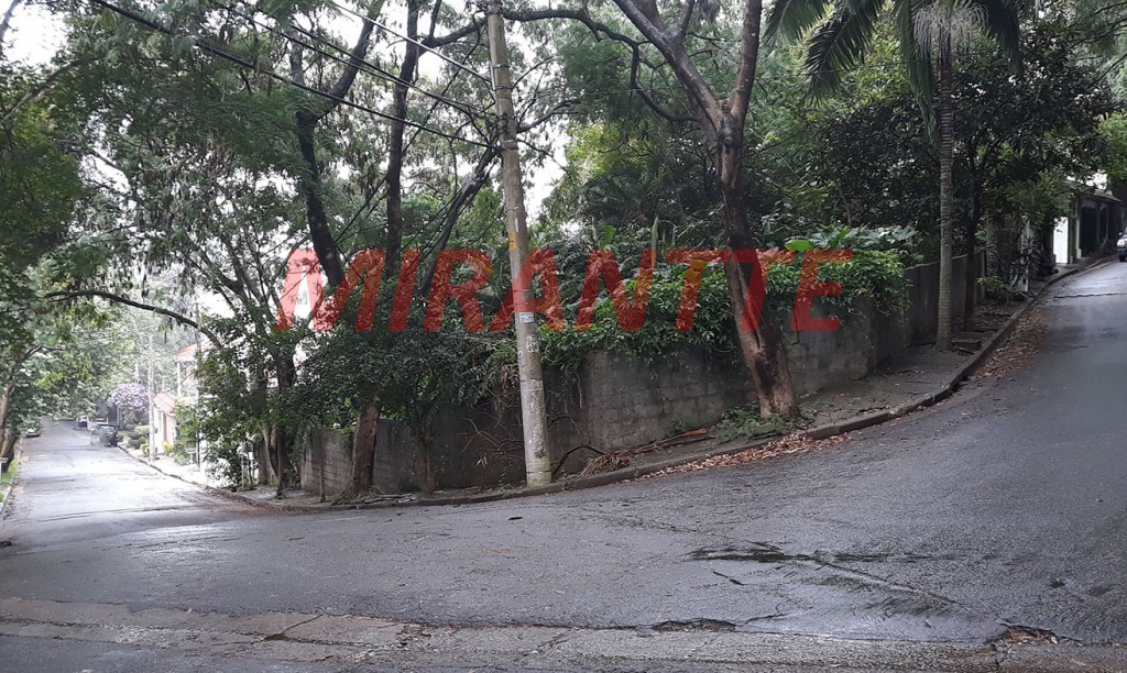 Terreno de 696m² em Barro Branco