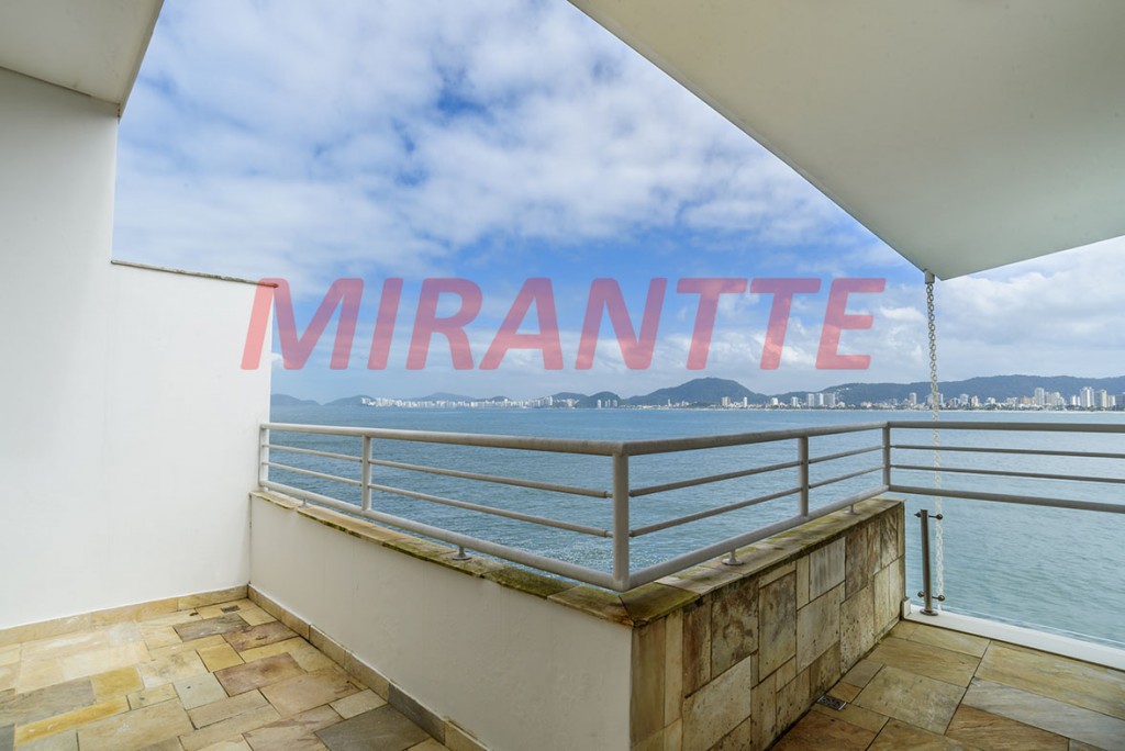 Cond. fechado de 181m² com 3 quartos em ENSEADA