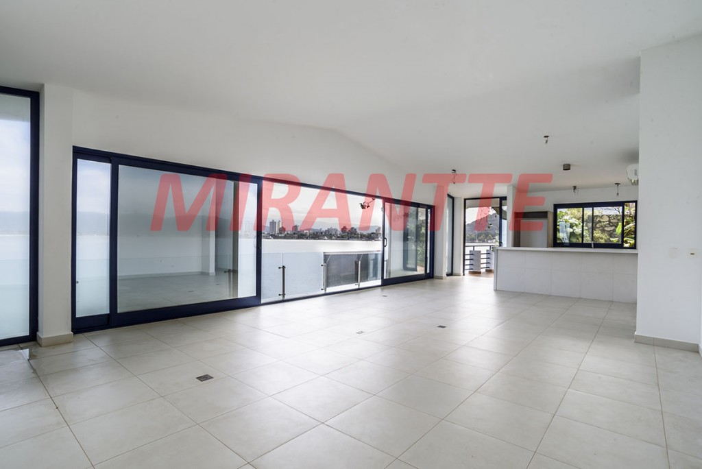 Cond. fechado de 181m² com 3 quartos em ENSEADA