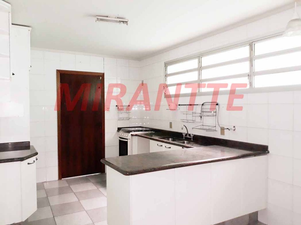 Sobrado de 171m² com 3 quartos em Santana