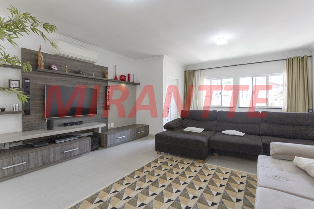Sobrado de 240m² com 3 quartos em Parada Inglesa